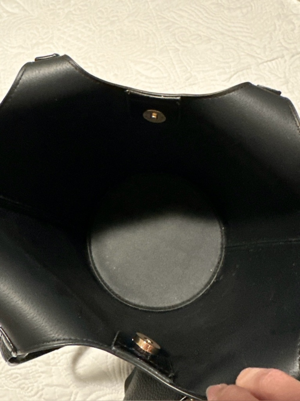 Classic Black Women’s Bucket Style Handbag aka ‘A Purse in A Purse’ EUC - Picture 8 of 9